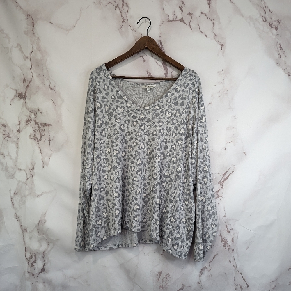 Lucky Brand Shirt Womens 2X Gray Leopard Animal Print V Neck Long Sleeve Dolman